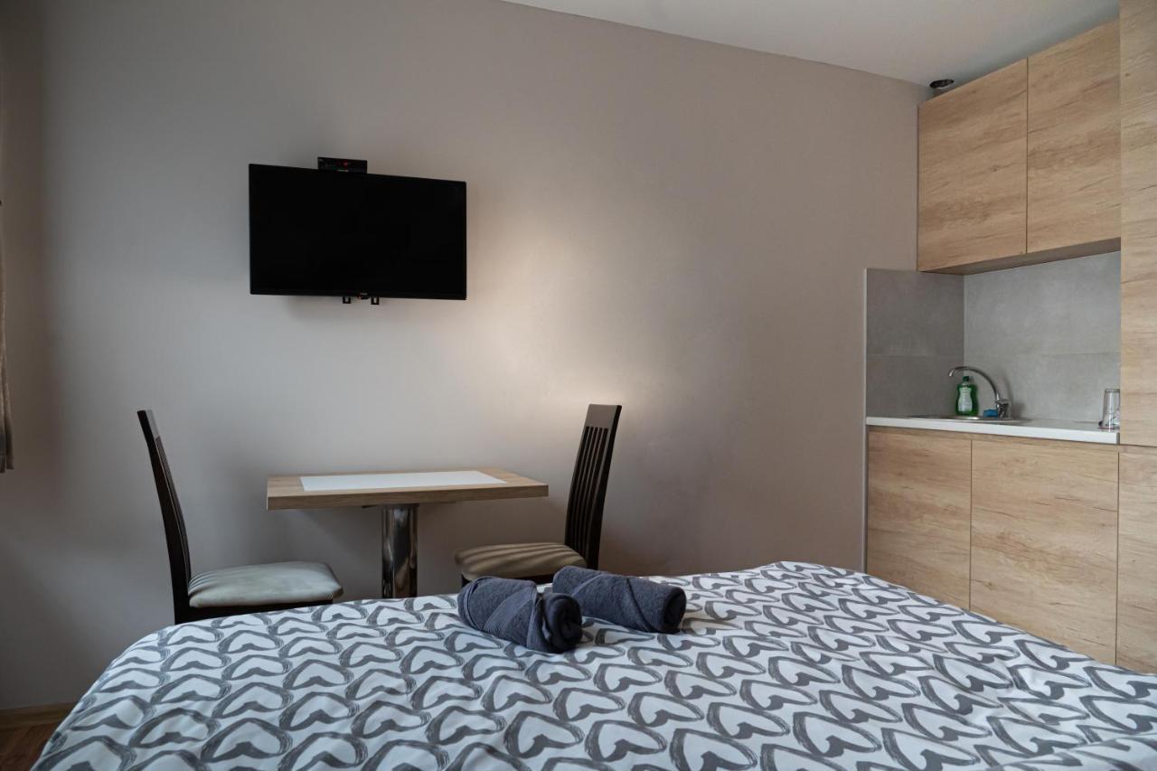 Studio Apartments Maksimovic Ni Buitenkant foto
