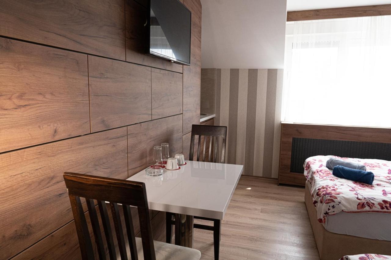 Studio Apartments Maksimovic Ni Buitenkant foto