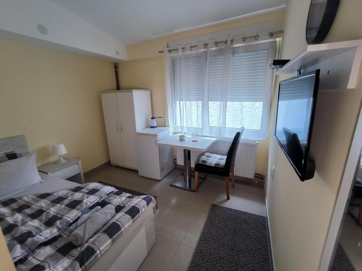 Studio Apartments Maksimovic Ni Buitenkant foto