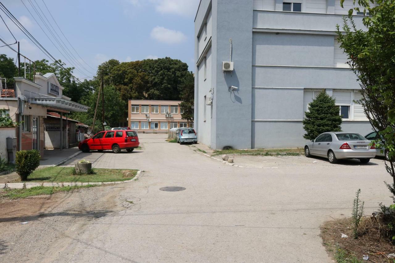 Studio Apartments Maksimovic Ni Buitenkant foto